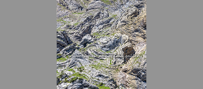 Gebirgsfaltung der Gitshen Südwand Gitschenberg Schweizer Alpenpanorama