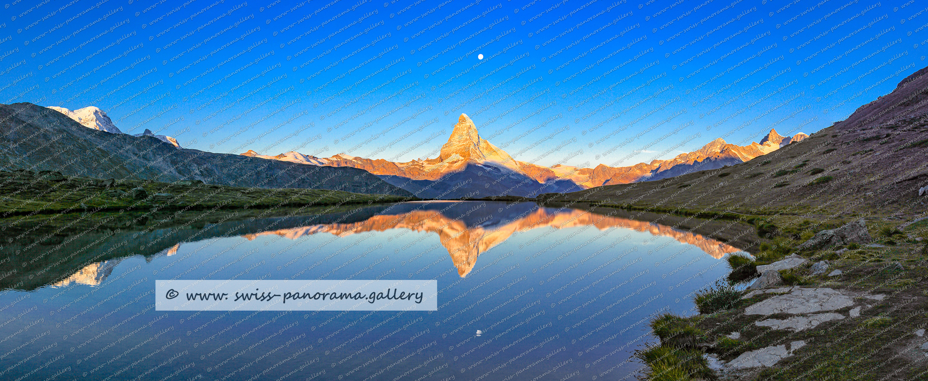 swiss-panorama.gallery Stellisee Sonnenaufgang Vollmond Matterhorn reflections panoramic view